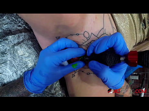 ❤️ An hottie thar a bheith tattooed Sully Savage fuair tattoo ar a clitoris ❤️ Porn álainn ag ga.hentaisun.ru ﹏